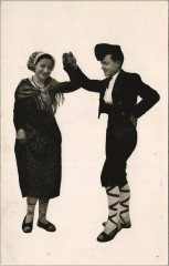 Le Roussillon Danseur et Danseuse Catalans