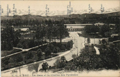 Pau La Gare et la Chaine des Pyrenees France à Pau