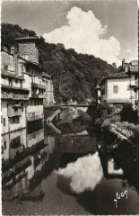 St.Jean Pied de Port Vieilles Maisons s la Nive France -
													64 Pyrénées Atlantiques
												