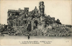 Guerre Albert La basilique en ruines à Albert