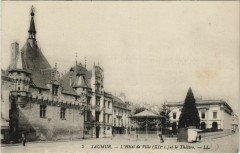 Saumur Hotel de Ville et le Theatre France à Saumur