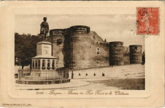 Angers Statue du Roi Rene et Chateau France à Angers