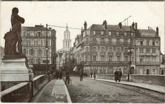 Angers Statue et la rue de Beaurepaire France à Angers