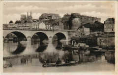 Angers vue generale vers le Pont de la Basse Chaine France à Angers