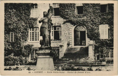 Gueret Ecole Notre-Dame - Statue de Jeanne D'Arc
