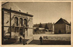 Gueret Le Theatre et la Place Varillas