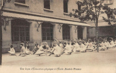 Levallois Perret Une Lecon D'Education Physique A L'Ecole Anatole France -
																					92300 Levallois-Perret
																			