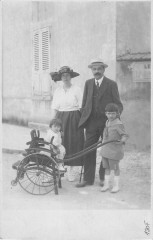 Carte Photo A Identifier D'Une Famille Des Annees 1900