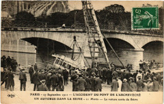 Paris 4e l'Accident du Pont de l'Archeveche. Autobus dans la Seine -
																					75004 Paris 4e
																			
