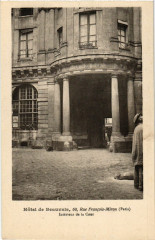 Paris 4e Rue Francois Miron. hotel Beauvais int. de la Cour à Paris 4e