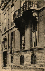 Paris 4e Hotel Lauzun. Porte d'Entrée et Balcon -
																					75004 Paris 4e
																			