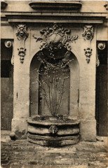 Vieux Paris 4e Rue des Lions. Puits Fontaine Louis Xv -
																					75004 Paris 4e
																			