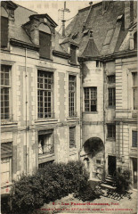 Paris 4e Les Francs-Bourgeois. Tourelle d'angle à Paris 4e
