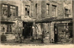 Vieux Paris 4e Puits du Poitiers. Cour du Jardinet à Paris 4e