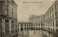 Paris 4e Ecole sueprieure de Commerce. Cour -
																					75004 Paris 4e
																			