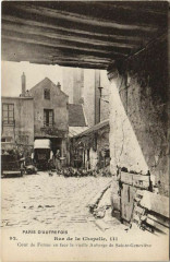Carte postale ancienne Cour de ferme en face de la vieille Auberge de Sainte-Geneviève
                                                                     à Paris 18e
                                