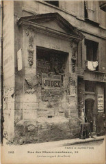 Paris 4e 10, rue des Blancs-Manteaux à Paris 4e