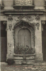 Paris 4e 3, rue des Lions-Saint-Paul Fontaine à Paris 4e