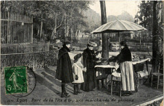 Lyon - Parc de la Tete d'Or - Une marchande de gateaux à Lyon