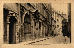 Carte postale ancienne Catastrophe De Lyon Saint Jean C'Est Entre L'Hotel Du Petit Versailles
                                                                     à Lyon
                                
