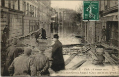 Carte postale ancienne Paris inondé - Cliché 28 Janvier 1910 - Un Coin de la Rue Gros à Auteuil
                                                                     à Paris 16e
                                