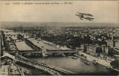 Carte postale ancienne Aéroplane, évoluant au dessus de Passy
                                                                     à Paris 7e
                                