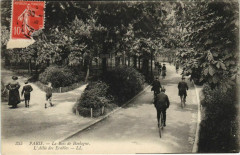 Carte postale ancienne Le Bois de Boulogne - L'Allée des Erables
                                                                     à Neuilly-sur-Seine
                                