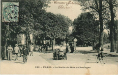 Carte postale ancienne La Sortie du Bois de Boulogne
                                                                     à Paris 16e
                                