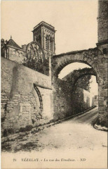 Vezelay La Rue des Ursulines -
													89 Yonne
												