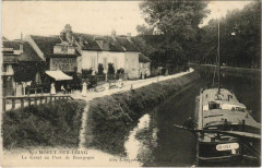 Moret-Sur-Loing Le Canal au Pont de Bourgogne