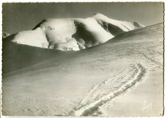Haute-Savoie Saint-Nicolas de véroce Champ de neige et Mont Joly