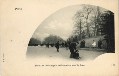 Carte postale ancienne Bois de Boulogne - Glissades sur le lac
                                                                     à Paris 16e
                                