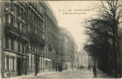 Place des Batignolles à Paris 17e