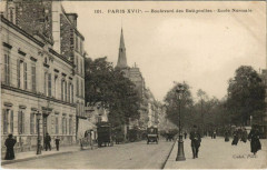 Carte postale ancienne Boulevard des Batignolles - Ecole Normale
                                                                     à Paris 17e
                                