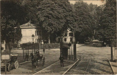 Carte postale ancienne Bois de Boulogne - La Porte de Suresnes
                                                                     à Paris 16e
                                
