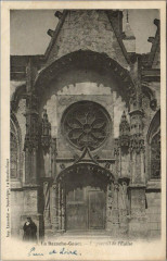 La Bazoche-Gouet Le Portail de l'Eglise à La Bazoche-Gouet