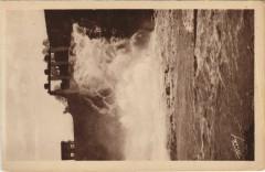 La Cascade du Barrage d'Eguzon France -
													36 Indre
												