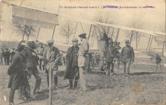 Aviation Un Aeroplane Allemand Atterit