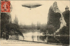 Carte postale ancienne Le Dirigeable République évoluant au-dessus du Lac des Buttes Chaumont
                                                                     à Paris 19e
                                