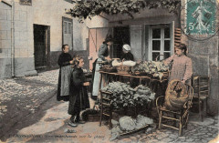 Chamailleres Une Marchande Sur La Place