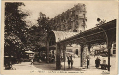 Vichy Porte et Galeries couvertes du Parc à Vichy