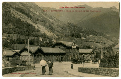 Hautes-Pyrénées Cauterets Gare du Chemin de Fer Electrique animé calèche à Cauterets