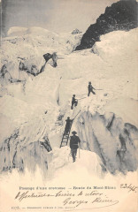 Passage D'Une Crevasse Route Du Mont Blanc