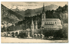 Hautes-Pyrénées Lourdes Basilique à Lourdes
