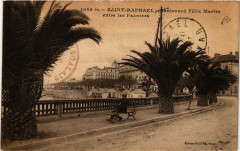 Saint-Raphael Boulevard Félix Martin entre les Palmiers