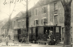 Les Avenieress Place et le Tramway. - Automotrice