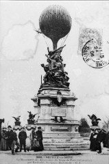 Carte postale ancienne Le Monument des Aéronautes su Siège de Paris
                                                                     à Paris 17e
                                