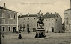 Carte postale, Mirecourt, Place Gambetta, Statue de Jeanne d'Arc 2