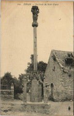 Dinan La Croix du Saint-Esprit à Dinan