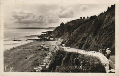 Etables Plage des Godelins - La Descente a la Plage